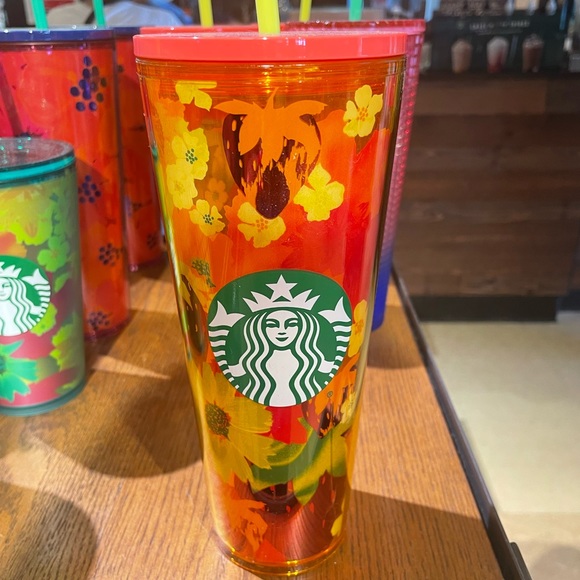 Starbucks Strawberry Fields 24oz Tumbler 🍓 - Picture 2 of 6